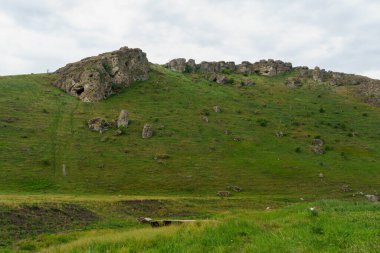 Hilly Vadisi. Seçici odaklı arkaplan ve metin için alanı kopyala.