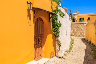 Eski şehrin dar sokakları. Seçici odaklı arkaplan ve metin için alanı kopyala