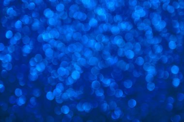 Bulanık arkaplan. Odaklanmamış fotoğraf merceğini geri ver. Arka plan bokeh. Tasarım boş. Tasarımcı için grafik kaynak. Soğuk ton.