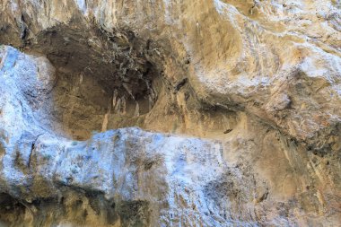 Saklikent Kanyonu 'ndaki Rocky Doğa. Doğal eğlence, turistlerin ziyaret edebileceği popüler bir yer. Arkaplan