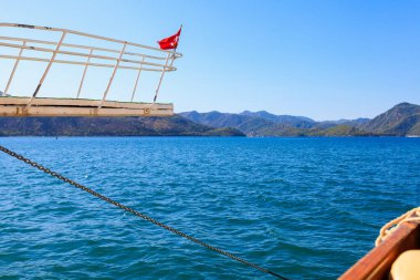 Eğlence yatı köprüsü. Seçici odaklı arkaplan ve metin için alanı kopyala