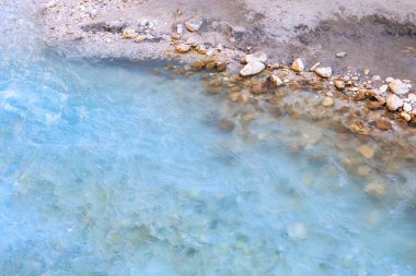 Türkiye 'de Saklikent Kanyonu' nda nehirde dağ gibi soğuk, fırtınalı su var. Doğal eğlence, turistlerin ziyaret edebileceği popüler bir yer. Arkaplan