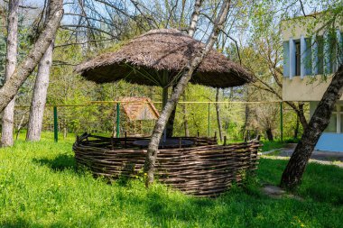 Köyün çardağı. Seçici odaklı arkaplan ve metin için alanı kopyala