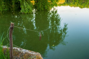 Oltaya takıldı. Seçici odaklı arkaplan ve metin için alanı kopyala