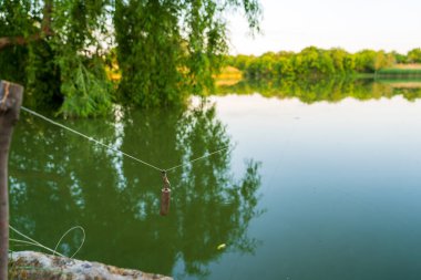 Oltaya takıldı. Seçici odaklı arkaplan ve metin için alanı kopyala