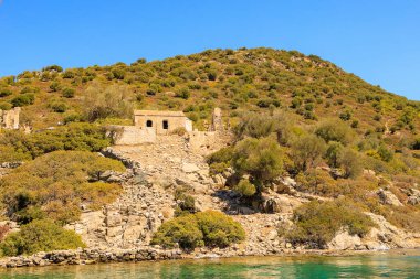 Adadaki antik bir şehrin antik kalıntıları. Seçici odaklı arkaplan ve metin için alanı kopyala