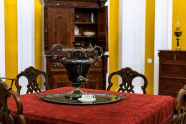 Çay için antika antika bir semaver. Seçici odaklı arkaplan ve metin için alanı kopyala