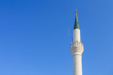 Cami minaresi. Seçici odaklı arkaplan ve metin için alanı kopyala.