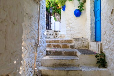 Güzel, samimi, otantik Avrupa caddeleri. Seçici odaklı arkaplan ve metin için alanı kopyala.