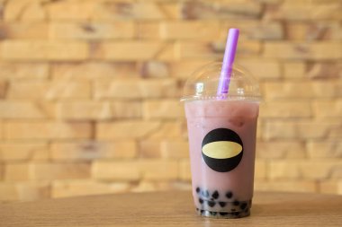 Berry ferahlatıcı kokteyl. Seçici odaklı arkaplan ve metin için alanı kopyala