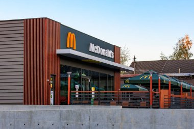 Popüler küresel fast food zinciri McDonald 's. 21 Ekim 2024 Balti Moldova.