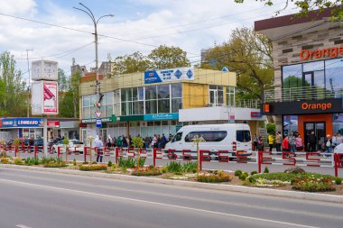 12 Mayıs 2023 Beltsy, Moldova. Resimli editör kullanımı için. Şehir çiçek tarhları