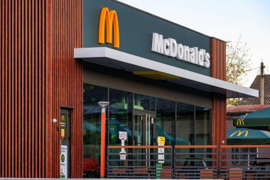 Popüler küresel fast food zinciri McDonald 's. 21 Ekim 2024 Balti Moldova.