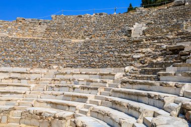Efes şehrindeki antik amfitiyatro binası. Seçici odaklı arkaplan ve metin için alanı kopyala