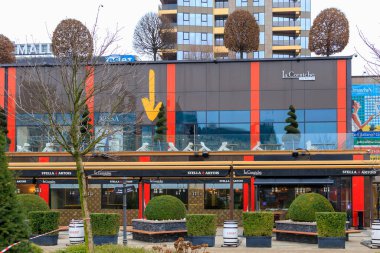15 Ocak 2023 Iasi Romanya. Resimli editör kullanımı için. Alışveriş merkezi mi alışveriş merkezi mi?