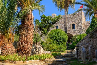 Marmaris şehrinin antik şehir kalesi. Seçici odaklı arkaplan ve metin için alanı kopyala.