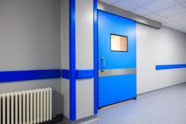 Hastanedeki kapı. Seçici odaklı arkaplan ve metin için alanı kopyala