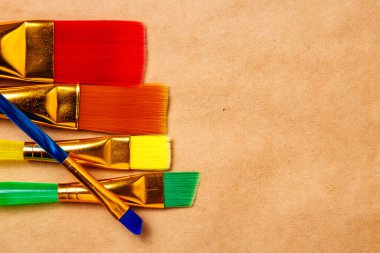 Boya fırçaları. Seçici odaklı arkaplan ve metin için alanı kopyala