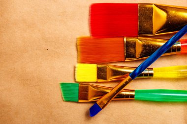 Boya fırçaları. Seçici odaklı arkaplan ve metin için alanı kopyala