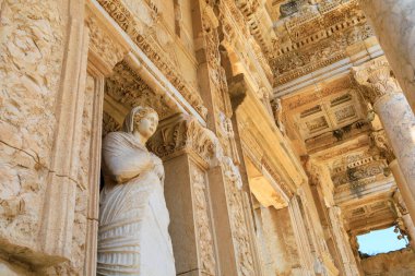 Antika heykel. Antik Yunan ve Antik Roma 'dan insanlığın kültürel mirası. Seçici odaklı arkaplan ve metin için alanı kopyala