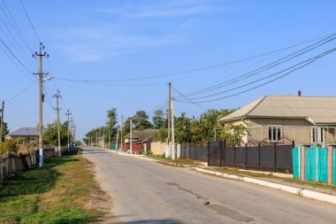 Köydeki yol. Seçici odaklı arkaplan ve metin için alanı kopyala