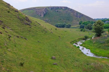 Hilly Vadisi. Seçici odaklı arkaplan ve metin için alanı kopyala.