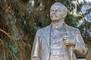 Bronz heykel, tarihi eser, Lenin. 13 Ekim 2024 Basarabeasca Moldova.