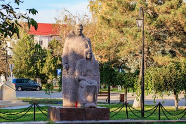 Parkın doğal altyapısı olan taş heykeller. 13 Ekim 2024 Cimislia Moldova.