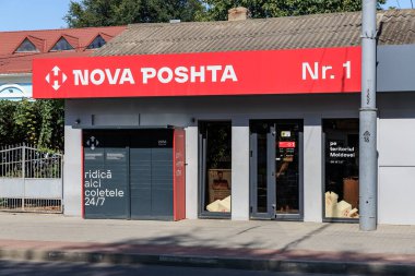 Nova poshta paket dolabı ve Moldova 'da teslimat yeri. 9 Eylül 2024 Balti Moldova.