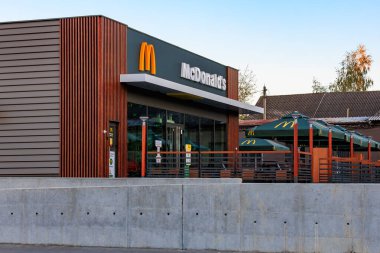 Popüler küresel fast food zinciri McDonald 's. 21 Ekim 2024 Balti Moldova.