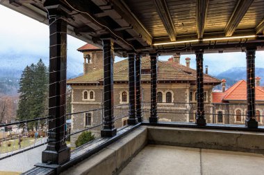 Balkon manzaralı, Cantacuzino Kalesi. 15 Aralık 2024 Busteni Romanya.