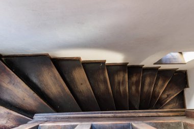 Tahta merdivenli merdiven, Drakula kalesi. 16 Aralık 2024 Bran Romanya.