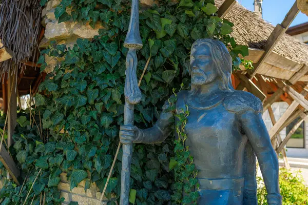 1 Mayıs 2023 Rusesti Moldova. Resimli editör kullanımı için. Dekoratif taş heykeller