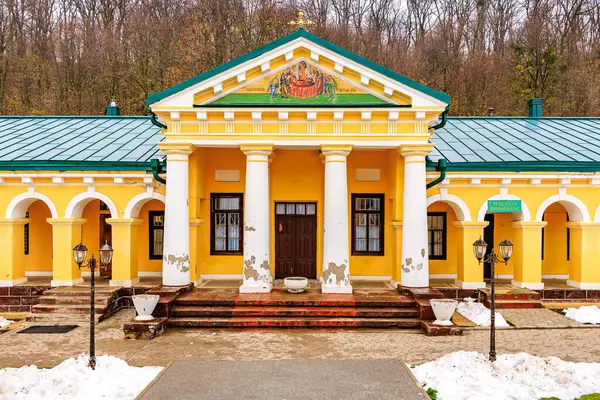 Eski manastır. 2 Aralık 2023 Hincu Moldova. Metin için kopyalama alanı olan dini arkaplan
