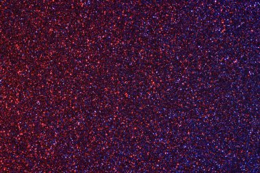 Pırıl pırıl mor ve mavi bir arka plan. Parıltı kırmızı ve mavi, göz alıcı bir etki yaratıyor. Görüntünün neşeli ve enerjik bir havası var.