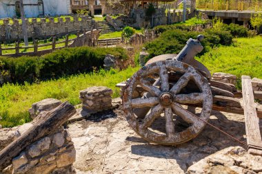 Dekoratif tekerlek, gelişimin kırsal sembolü. Seçici odaklı arkaplan ve metin için alanı kopyala