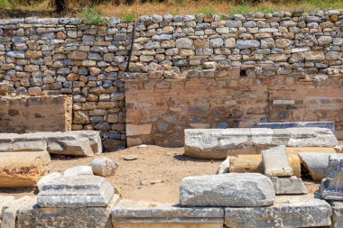 Ephesus şehrinde arkeolojik kazılar. Seçici odaklı arkaplan ve metin için alanı kopyala