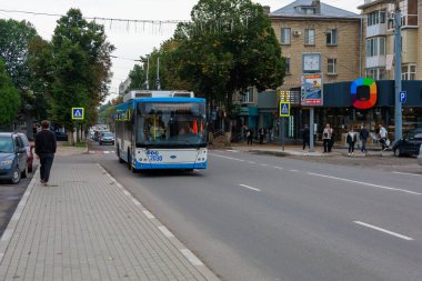 Trolleybus kentsel ekolojik elektrik taşımacılığı. 16 Eylül 2024 Balti Moldova. İllüstrasyon Editörü