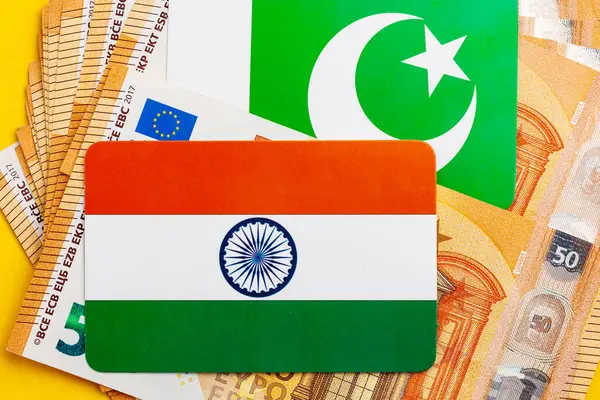 Avro banknotlarının üzerindeki Hindistan ve Pakistan bayrakları ekonomik ilişkileri sembolize ediyor.