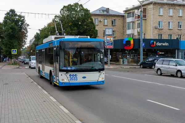 Trolleybus kentsel ekolojik elektrik taşımacılığı. 16 Eylül 2024 Balti Moldova. İllüstrasyon Editörü