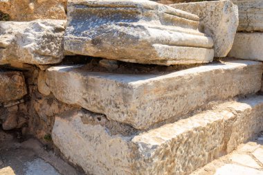 Ephesus antik şehrinin kalıntıları. İnsanlığın Antik Yunan ve Antik Roma 'dan kalma kültürel mirası. Seçici odaklı arkaplan