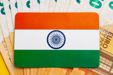 Avro banknotları üzerinde uluslararası ticaret ve finansmanı temsil eden Hindistan bayrağı.