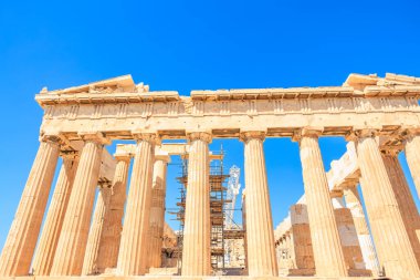 Parthenon sütunları olan büyük bir binadır. Sütunlar taştan yapılmıştır ve çok uzundur. Bina Yunanistan 'da yer alıyor ve popüler bir turizm merkezi.