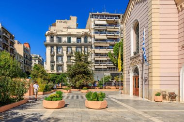 Kilise bahçesinde, arka planda fotokopi alanı var. 8 Ağustos 2024 Selanik Yunanistan
