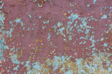 Bir sürü soyulmuş boya ve mavi-pembe renk şeması olan bir duvar. Duvarın bir sürü dokusu var ve o yaşlı.