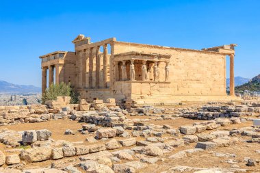 Bir sürü taşı ve boş alanı olan büyük bir bina. Bina eski ve Atina 'daki Akropolis' te çok fazla tarihi var.