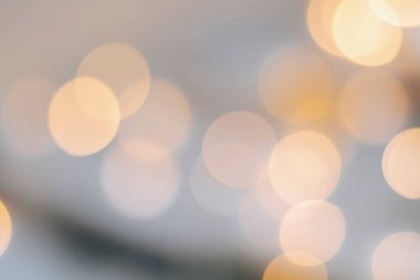 Hafif arka planda sarı bokeh etkisi. Bir çelenk Bokeh arka planı. Bulanık Noel Işıkları Bokeh Arkaplanı