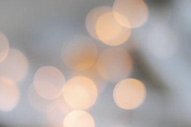 Hafif arka planda sarı bokeh etkisi. Bir çelenk Bokeh arka planı. Bulanık Noel Işıkları Bokeh Arkaplanı