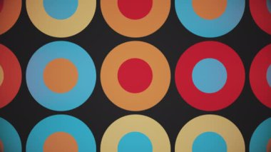 70 'lerin modasına uygun, parlak renk tonlarıyla göz kırpan daireleri olan geometrik arka plan. Bej, turuncu, kırmızı ve mavi. Bu tarz klasik hareket arka plan animasyonu 4K ve pürüzsüz bir döngü.