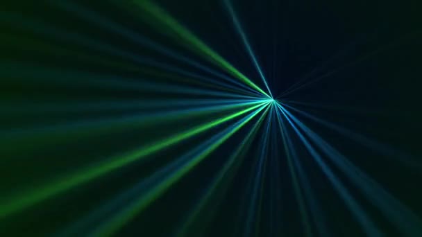 点滅する青および緑のレーザー ビームが付いている黒い背景の高速レーザーのライト ショー この音楽パフォーマンスナイトライフの背景アニメーションはフルHdとシームレスなループです — ストック動画